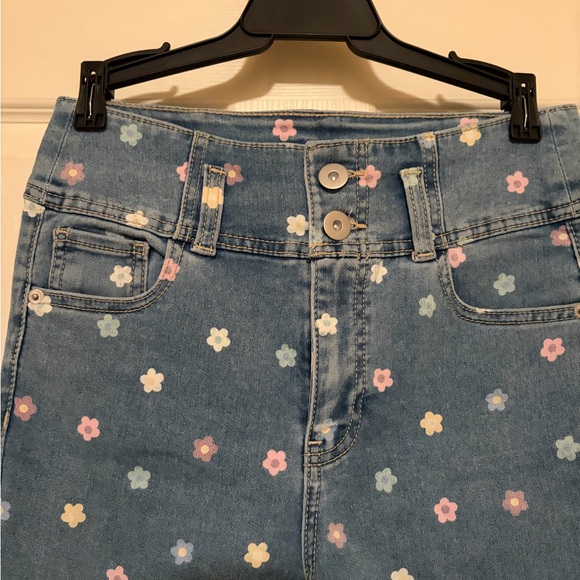 No Boundaries Light Blue Denim Floral Jeans - Picture 5 of 8